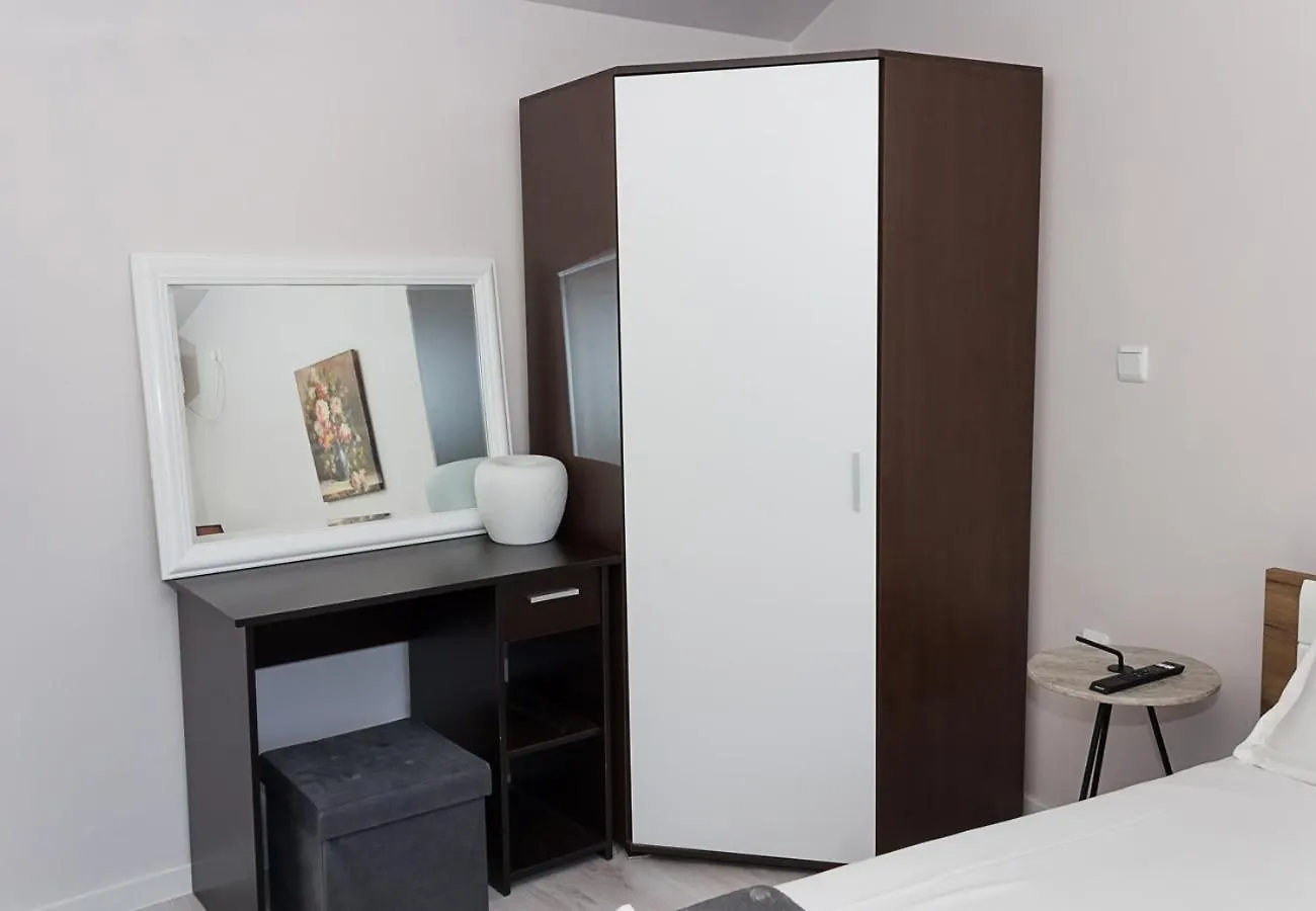 The Purplish 2-Bd Apartment In Varna Center 0*,