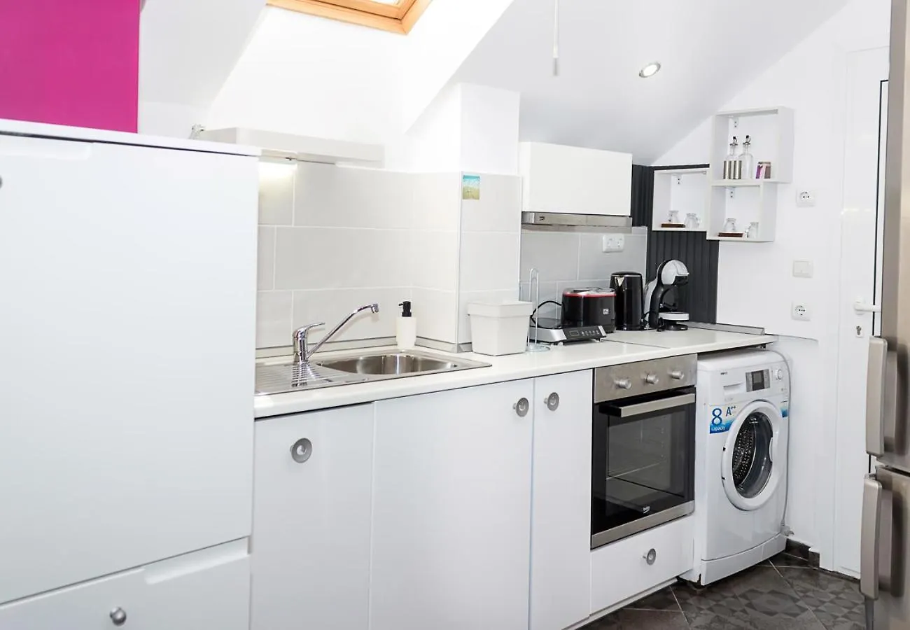 The Purplish 2-Bd Apartment In Varna Center 0*,